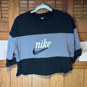 Nike cropped tee  Size Large